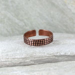 Anillo de Cobre de la Mejor Calidad, Accesorio Hecho a Mano, Ideal para Colecciones de Moda y Selecciones de Regalos - Product Image 1