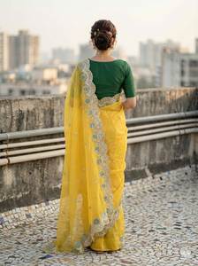 ชุดส่าหรีสำหรับแขกงานแต่งงานสุดหรู - ผ้าไหมโกลด์ครัชพร้อมดีไซน์ C-Pallu และเสื้อไหมบังกลอรี - Product Image 4