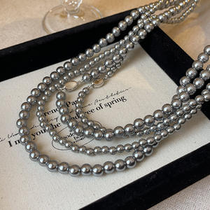 Collar de Perlas Grises Ligero de Lujo para Mujer, Versión Coreana, con Hebilla Larga de Lingote de Oro, Cadena de Alta Gama para Suéteres - Product Image 4