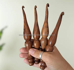Ganchillo de madera ecológico para tejer, herramienta artesanal para tejer con hilo, agarre suave y cómodo - Product Image 6