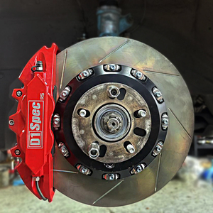 Kit de frenos delanteros D1Spec para Mitsubishi Lancer Evolution, pinzas rojas con rotores y líneas - Product Image 2