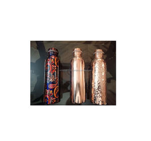 Botella de agua artesanal de cobre con diseño floral esmaltado multicolor y belleza atemporal para uso doméstico e hidratación consciente - Product Image 1