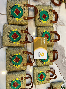Porte-clés artisanal en feuille de palmier avec motif de fleur de lotus, écologique, style asiatique, cadeau d'affaires et de vacances - Product Image 6