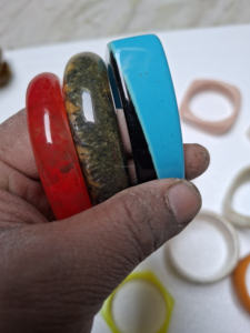 Ensemble de bracelets en résine colorés, design mixte, bijoux de mode pour femmes, vente en gros, approvisionnement en vrac - Product Image 2