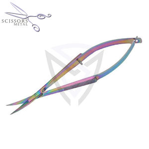 Herramienta de Manicura Profesional de Alta Calidad con Logotipo Personalizado, Cuchillas Curvas de Acero Inoxidable con Resorte, Mango de Plástico Resistente y Afilado - Product Image 3