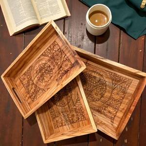 Ensemble de 3 plateaux en bois faits à la main, plateaux décoratifs pour table basse, plateau de service rustique style ferme, décoration d'intérieur, cadeau - Product Image 1