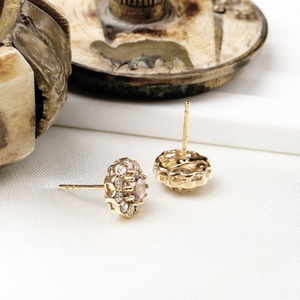 Pendientes de Oro Amarillo de 14k con Morganita Natural Redonda y Halo Floral de Diamantes, Joyas Memoria, Venta al Por Mayor - Product Image 4