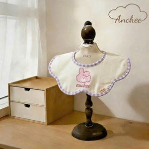 Babero de algodón orgánico certificado GOTS con cuello floral – Babero de alimentación para recién nacidos con estampado adorable, suave, grueso y altamente absorbente - Product Image 4