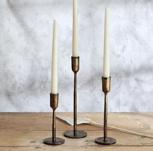 Ensemble de 3 bougeoirs en laiton antique et aluminium pour bougies coniques, décoration intérieure, utilisation pour mariage, respectueux de l'environnement - Product Image 1