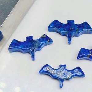 Breloques en pierre de lapis-lazuli naturel sculptées à la main en forme de chauve-souris, perles figurines sculptées en pierre de lapis-lazuli pour la fabrication de bijoux - Product Image 2