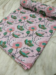 Edredón Kantha Estampado Floral con Tacto Suave y Estándar, Sábana Cosida para su Cama, de un Proveedor Indio de Mantas de Algodón - Product Image 6