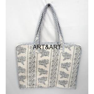 Bolso Moderno y Elegante para Portátil, Hecho a Mano, 100% Algodón, Estampado a Bloque, Cierre de Cremallera, Grande, Transpirable y Ligero - Product Image 1