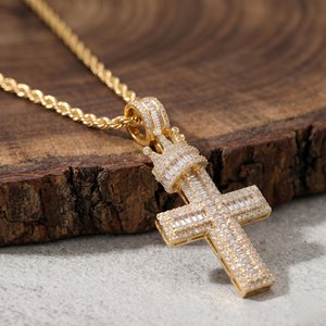 Pendentif Croix Couronne Personnalisé Sertie de Diamants Baguette, Bijoux Hip Hop en Argent Sterling 925, Breloque Croix Religieuse - Product Image 2