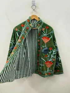 Chaqueta Bohemia de Terciopelo Verde con Bordado Floral a Mano, Cuello Alto Mandarín, Estilo Vintage, Abrigo de Invierno - Product Image 3