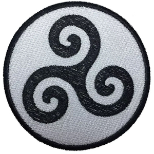 Patchs brodés OEM ODM, design personnalisé, prix d'usine, qualité supérieure, couture détaillée pour chaque marque de vêtements - Product Image 1