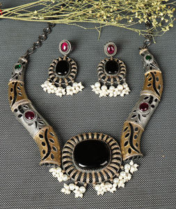 Ensemble collier et boucles d'oreilles en argent oxydé bicolore, onyx, rubis, perles vertes, design pour amoureux - Bijoux bohèmes, cadeau de mariage pour femmes - Product Image 3