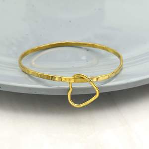 Brazalete en forma de corazón chapado en oro, regalo de joyería de moda romántica unisex - Product Image 3