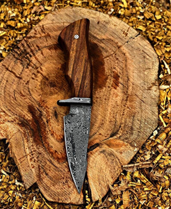 Cuchillo de caza de acero de Damasco hecho a mano al por mayor, personalizado con mango de madera, para supervivencia al aire libre, camping y pesca, con funda. - Product Image 1