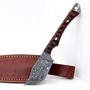 Couteau de chasse et de camping à lame fixe BLADE MARK INDUSTRIES, en acier Damas fait main, à pointe clip, avec manche en bois, idéal pour l'extérieur et l'EDC - Product Image 1