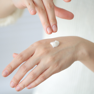 [In Your Heart] Crème apaisante hydratante pour le visage, soin quotidien pour peaux sensibles, formule hydratante apaisante - Product Image 1