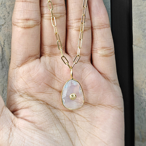 Collar con Colgante de Cuarzo Opalita con Incrustaciones de Circonitas Cúbicas Pequeñas, Cadena de Clip Chapada en Oro de 18K, Estilo Minimalista, Unisex, para Uso Diario - Product Image 5