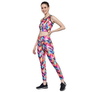 Ensemble de sport 2 pièces pour femme, logo personnalisé sublimé, qualité supérieure, respirant, en polyester - Product Image 4
