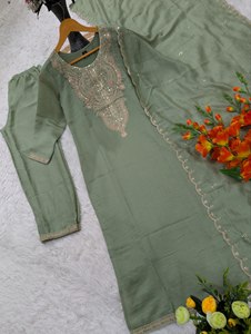 Ensemble Kurta Pantalon Dupatta en Soie Brodé Vichitra, Tenue Ethnique de Créateur avec Broderie de Paillettes et Cordon, Idéal pour Mariages et Fêtes, Salwar Kameez - Product Image 6