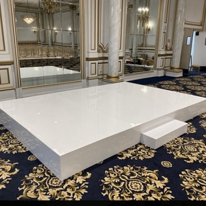 Scène blanche brillante personnalisable de 8 x 16 pieds pour événements, mariages et locations, installation rapide et portable pour la location - Product Image 1