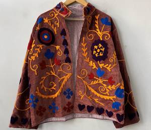 Chaqueta Bomber de Terciopelo Suzani Acolchada y Tejida a Mano |   Abrigo Boho Bordado con Detalle de Letras |   Ecológico, de Lujo y Étnico - Product Image 1