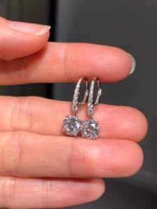 Pendientes de Diamantes Cultivados en Laboratorio de 2.18 Quilates de Peso Total, Corte Redondo, en Oro Sólido de 14K, Regalo de Lujo Minimalista Cristiano para Mujer - Product Image 4
