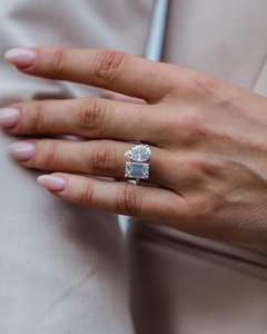 Bague de fiançailles Toi et Moi en or blanc 14 carats avec émeraude et diamant de laboratoire taille poire, serti halo caché, pour anniversaire de mariage, bijoux fins - Product Image 5