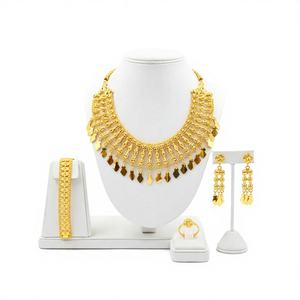 Collar de Hoja de Moda con Cadena de Cuerda Sólida de Latón Chapado en Oro y Circonita Natural, Certificado por Terceros, de MOLL JEWELLERS - Product Image 1