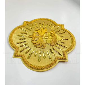 Applique de luxe brodée à la main Cœur Sacré, personnalisée, faite à la main, en fil de bouillon doré sur tissu, pour vêtements de prêtre et sacs à vêtements - Product Image 4