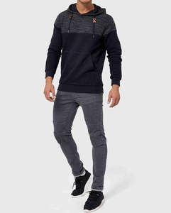 เสื้อฮู้ดดี้ผู้ชายผ้าฝ้ายฟลีซสีแดงล้วนแบบเรียบ ผลิตในปากีสถาน คุณภาพดีเยี่ยม สวมใส่สบาย มีหลายขนาดให้เลือก รับผลิตตามแบบ OEM - Product Image 1