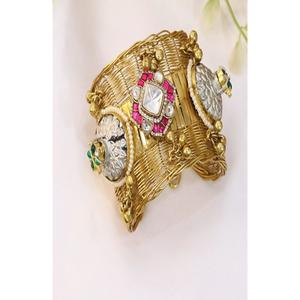 Preciosos brazaletes de moissanita y kundan chapados en oro de latón con aspecto clásico antiguo, juego de dos pares para mujer, ideales para bodas. - Product Image 2