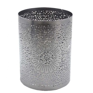 Tarro de vela de estilo clásico centro de mesa votivo de forma redonda Chapado en plata Metal hecho a mano decorativo para el hogar - Product Image 1