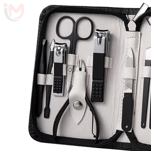 Kit de manucure en acier inoxydable 7 en 1, ensemble d'outils portables avec coupe-ongles, ciseaux et pinces dans un sac noir - Product Image 3