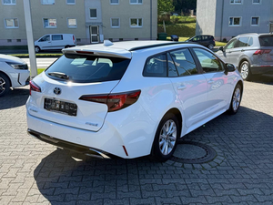 Toyota Corolla 18L Hybride Break avec caméra de recul, régulateur de vitesse adaptatif et transmission automatique - Product Image 6