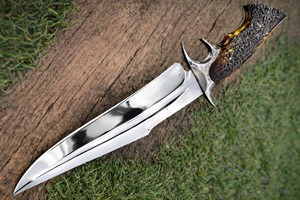 Couteau de chasse en acier de Damas, lame à pointe de lance, manche sculpté avec étui en cuir marron - Product Image 5