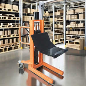 Carretilla elevadora hidráulica para bidones, equipo de elevación y manipulación de barriles de alta resistencia para uso industrial en almacenes. - Product Image 2