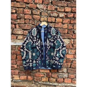 Veste en velours Suzani pour femmes, tricotée et brodée, style bohème chic, avec doublure en coton à l'intérieur - Product Image 2