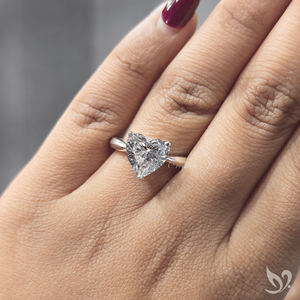 Anillo de compromiso de lujo con diamante solitario de 3 quilates, cultivado en laboratorio, con engaste de tallo pellizcado en oro blanco de 10K. - Product Image 5