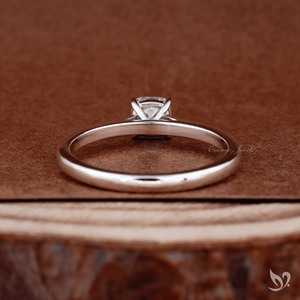 Anillo de compromiso y boda con diamante cultivado en laboratorio de corte cojín delicado de 0.50 ct, minimalista, solitario, banda delgada, oro blanco - Product Image 2