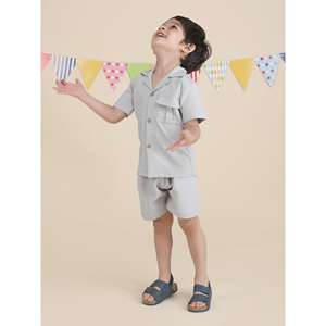 Conjunto de dos piezas Polka Tots de manga corta en color gris. - Product Image 5