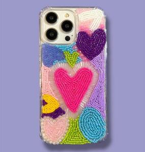 Étui de téléphone de créateur fait main en coton brodé de perles, détails dorés, perles de rocaille florales de luxe, objet d'art de collection - Product Image 1