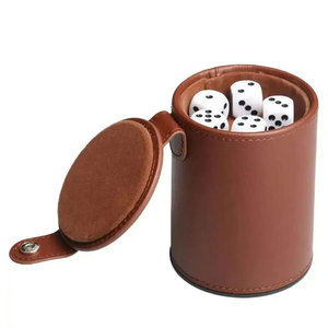 Ensemble de jeux de société personnalisés en gros, gobelet à dés en cuir original, gobelet à dés en cuir avec logo personnalisé et dés de poker - Product Image 1