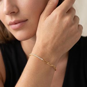 Pulsera de eslabones tipo clip con diamantes cultivados en laboratorio de corte brillante redondo para mujer, con dije de corazón, joyería de oro. - Product Image 1