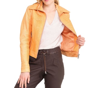 Venta al por mayor nueva chaqueta de cuero de pitón para mujer con estampado de serpiente en relieve chaqueta de motorista con servicio ODM personalizado y piel sintética - Product Image 6