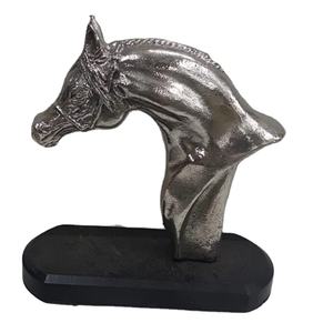 Cheval en métal Décoration d'intérieur Salon Sculpture de cheval élégante pour salon Bureau ou galerie - Product Image 1