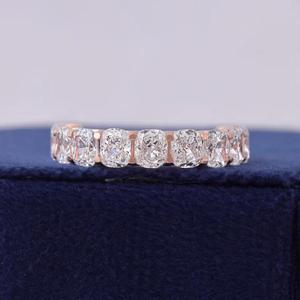 Anillo de eternidad con diamantes talla cojín en oro rosa macizo, banda de boda de engaste compartido, anillo de aniversario de media eternidad apilable - Product Image 3